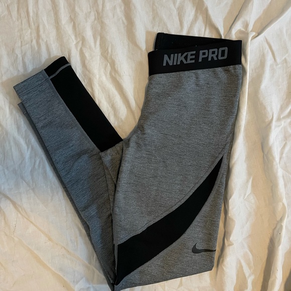 Nike Pants - Nike grey workout leggings